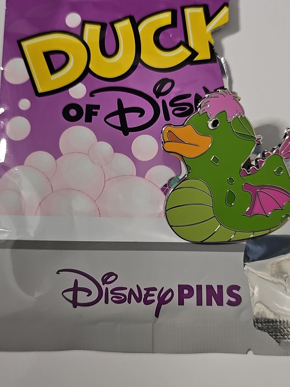 ( 3 For 33 )Ducks of Disney mystery pin series 2 - Elliot - Picture 4 of 4